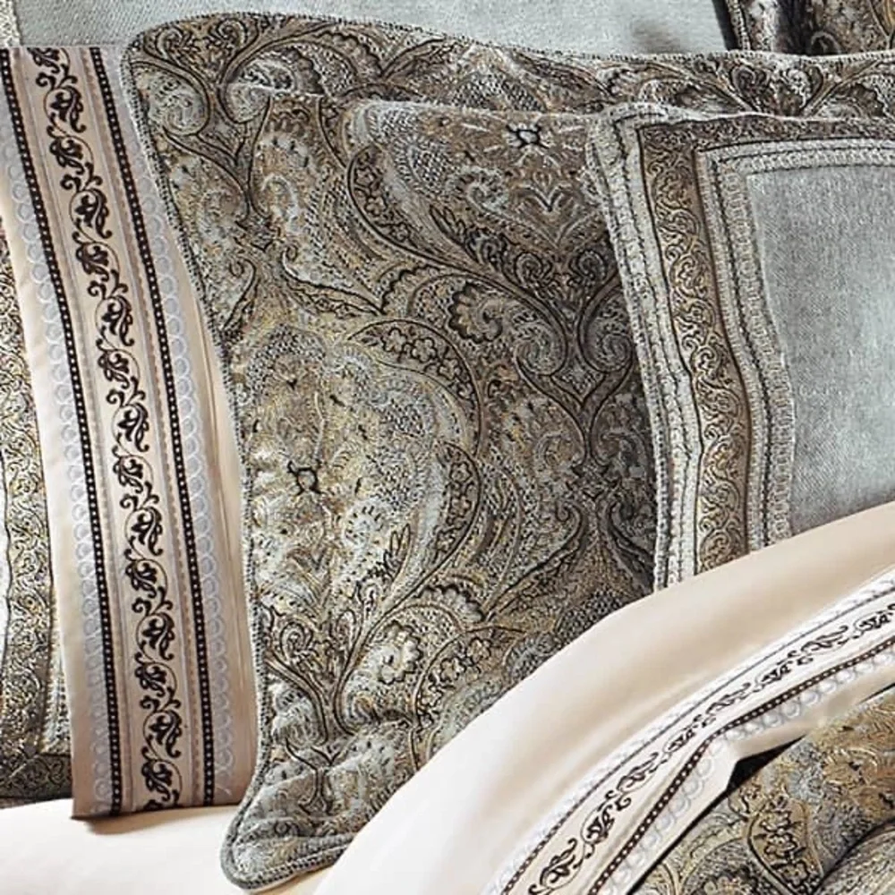 J. Queen New York Provence Comforter Set - Queen NEW